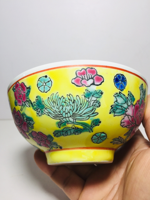 古玩陶瓷黃地粉彩花卉紋碗拍賣，當(dāng)前價(jià)格0元