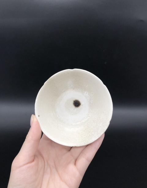 古玩陶瓷[實(shí)物鑒定]北宋定窯花口盞拍賣，當(dāng)前價格3500元