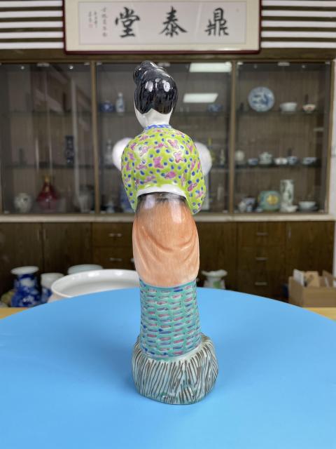 古玩陶瓷晚清民國 精品粉彩 仕女塑像（蘇州文物商店庫出）拍賣，當前價格1400元