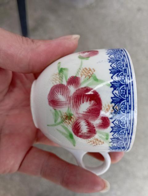 古玩陶瓷潮州楓溪大窯釉下五彩花卉紋杯拍賣，當(dāng)前價格500元