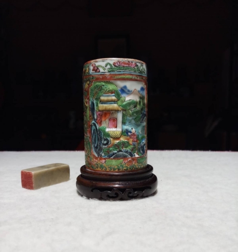 古玩陶瓷廣彩雕瓷山水人物紋筆筒拍賣(mài),當(dāng)前價(jià)格10000元