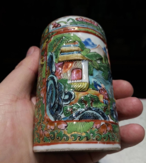 古玩陶瓷廣彩雕瓷山水人物紋筆筒拍賣(mài),當(dāng)前價(jià)格10000元