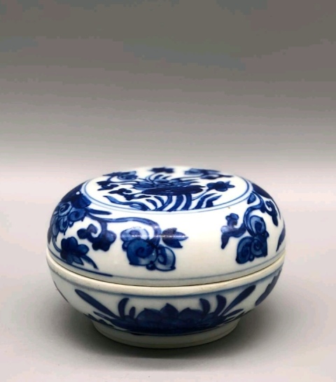 古玩陶瓷花卉紋青花蓋盒拍賣,當前價格2888元