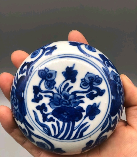 古玩陶瓷花卉紋青花蓋盒拍賣,當前價格2888元