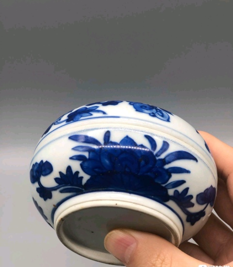 古玩陶瓷花卉紋青花蓋盒拍賣,當前價格2888元