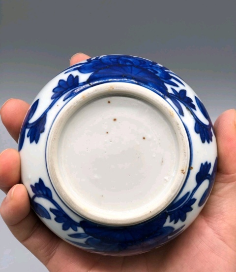 古玩陶瓷花卉紋青花蓋盒拍賣,當前價格2888元