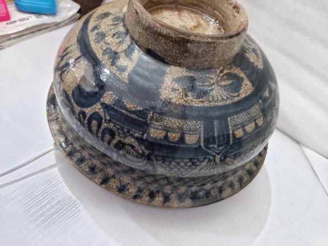 古玩陶瓷清中早·青花風(fēng)景花卉紋香爐真品鑒賞圖