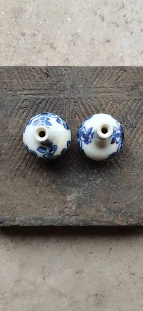 古玩陶瓷梅紋青花錐把瓶拍賣,當前價格3200元
