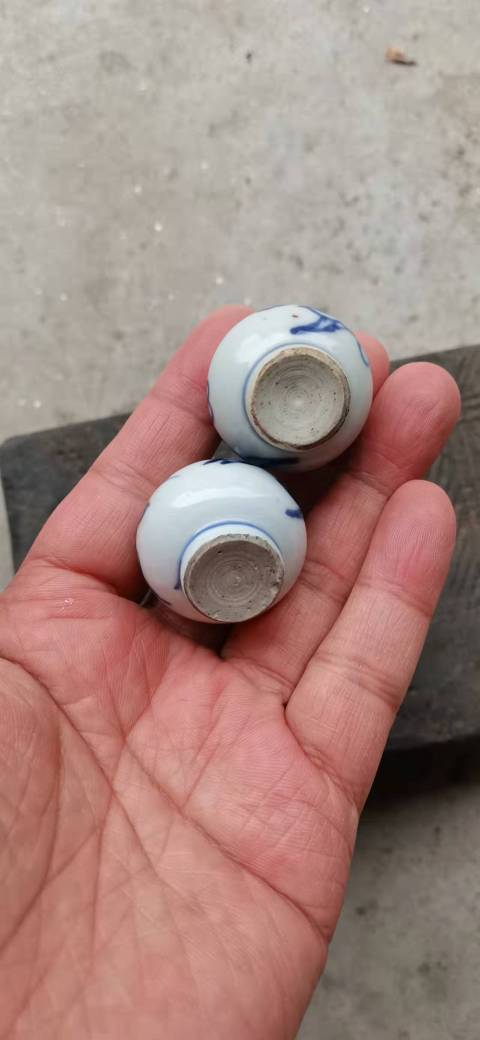 古玩陶瓷梅紋青花錐把瓶拍賣,當前價格3200元