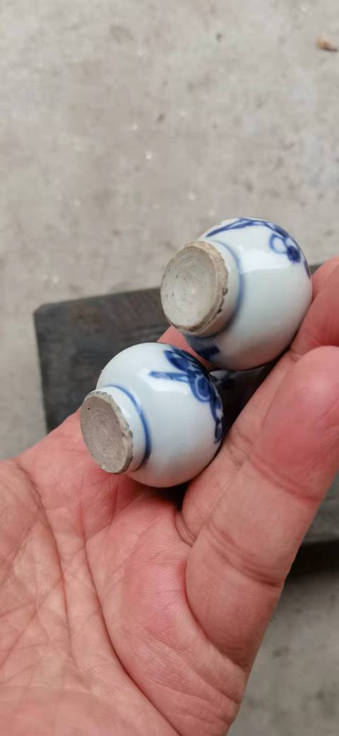 古玩陶瓷梅紋青花錐把瓶拍賣,當前價格3200元