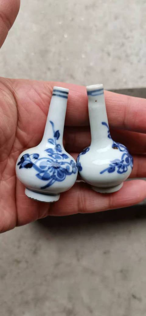 古玩陶瓷梅紋青花錐把瓶拍賣,當前價格3200元