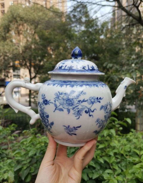 古玩陶瓷【5940】清雍正~乾隆  青花折枝花卉紋壺拍賣，當前價格3500元