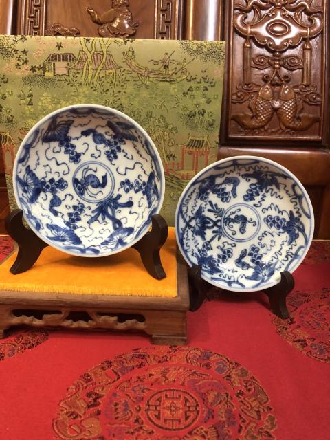 古玩陶瓷康熙青花松鼠葡萄紋賞盤一對拍賣,當前價格1880元