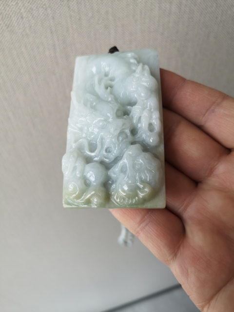 古玩玉器龍牌子拍賣，當前價格680元