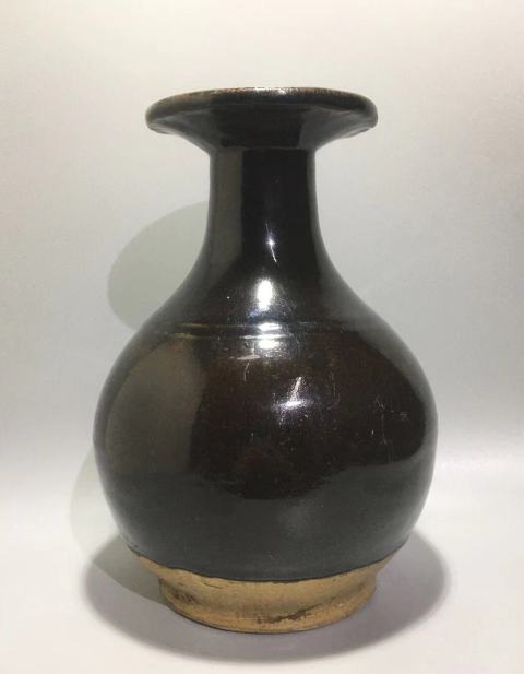 古玩陶瓷黑釉弦紋盤口瓶拍賣，當前價格890元