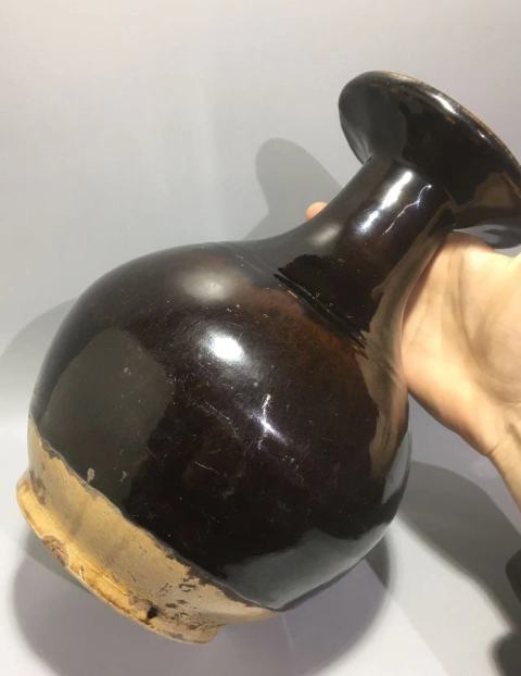古玩陶瓷黑釉弦紋盤口瓶拍賣，當前價格890元