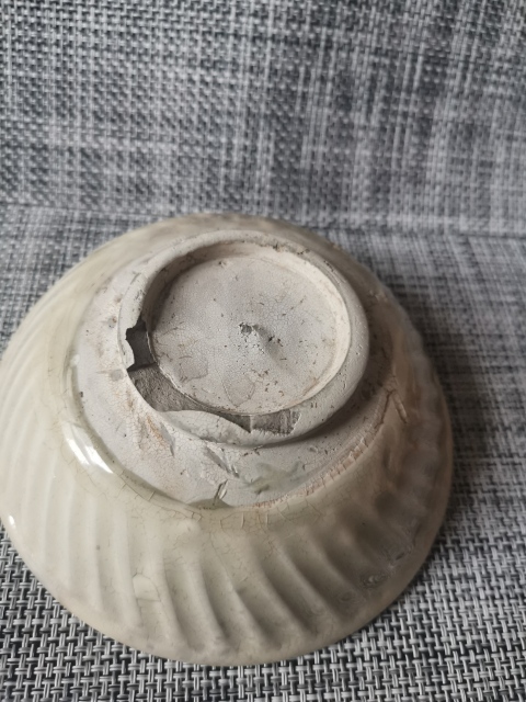 古玩陶瓷元代，河南窯口，外弦紋白釉碗拍賣，當(dāng)前價(jià)格1111元