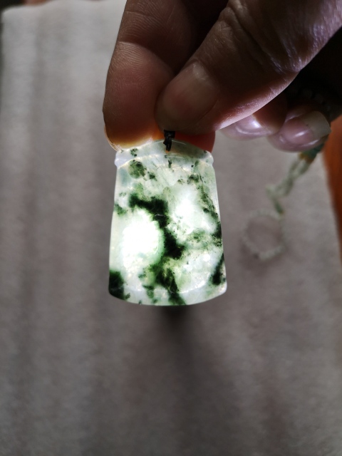 古玩玉器山水牌子拍賣,當前價格450元