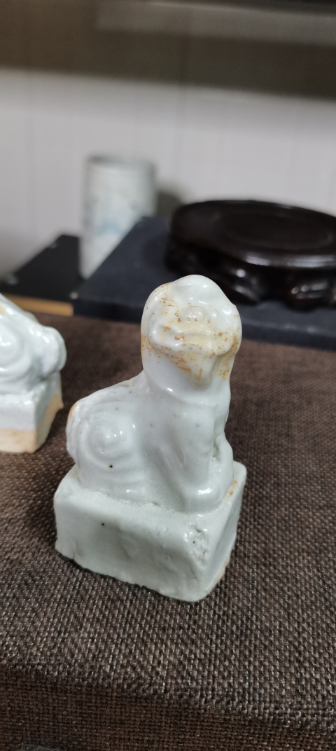古玩陶瓷清德化窯獅子香插拍賣，當前價格480元