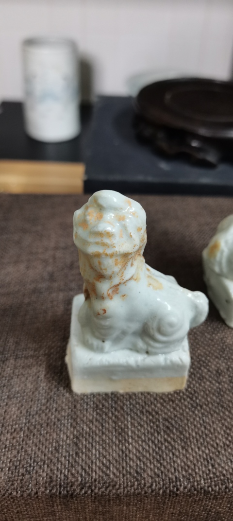 古玩陶瓷清德化窯獅子香插拍賣，當前價格480元