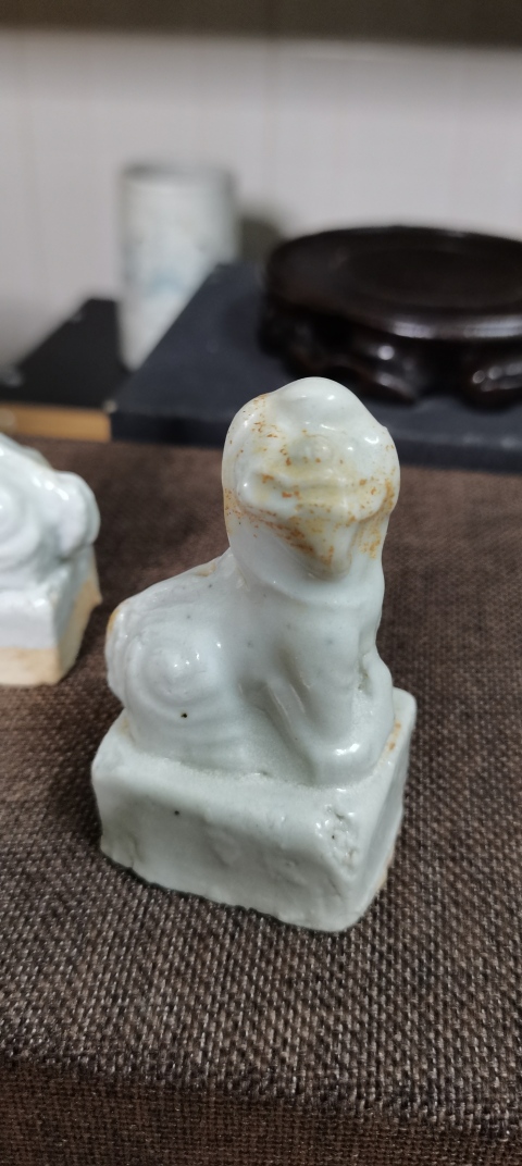 古玩陶瓷清德化窯獅子香插拍賣，當前價格480元