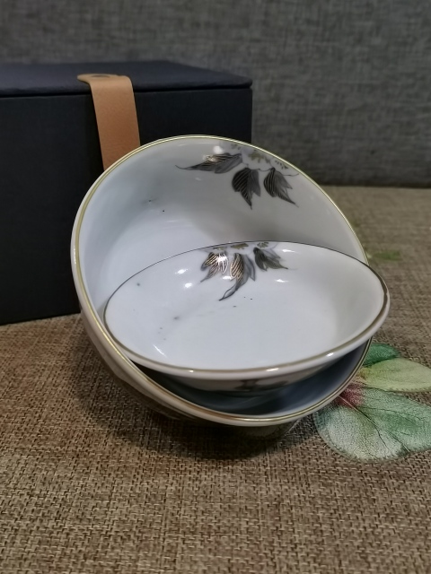 古玩陶瓷一對獅子青花描金蓋碗拍賣，當前價格1200元