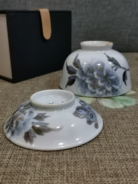 古玩陶瓷一對獅子青花描金蓋碗拍賣，當前價格1200元