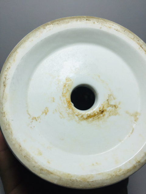 古玩陶瓷民國解放初梅花鏤空燈籠瓶拍賣,當(dāng)前價(jià)格0元