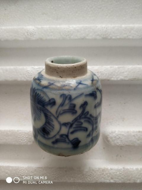 古玩陶瓷清中期.纏枝花卉紋青花水盂拍賣，當前價格699元