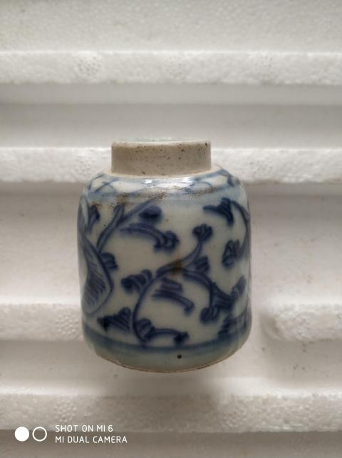 古玩陶瓷清中期.纏枝花卉紋青花水盂拍賣，當前價格699元