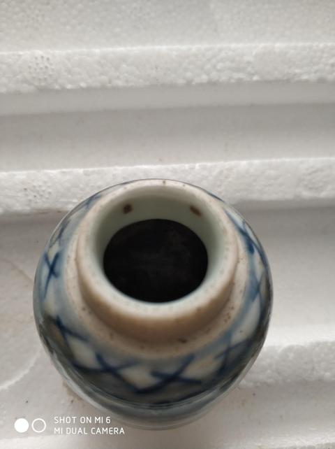 古玩陶瓷清中期.纏枝花卉紋青花水盂拍賣，當前價格699元