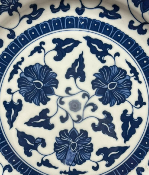 古玩陶瓷景德鎮制款花卉紋青花盤拍賣,當前價格50元