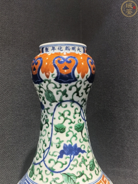 域鉴古玩】大明成化年制款青花五彩火珠龙纹蒜头瓶拍卖价格/图片