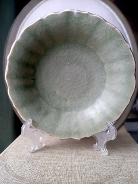 古玩陶瓷龍泉釉瓜棱紋花口盤拍賣，當前價格25600元