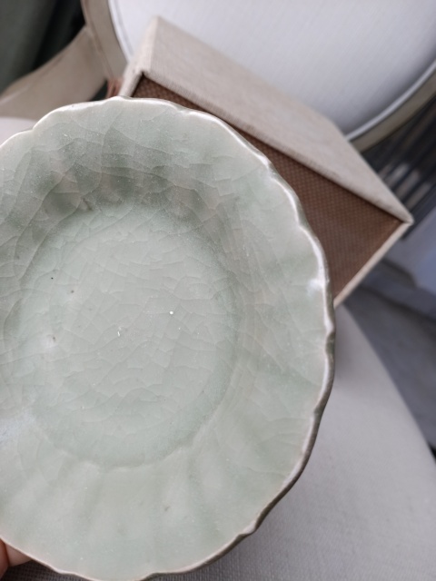 古玩陶瓷龍泉釉瓜棱紋花口盤拍賣，當前價格25600元