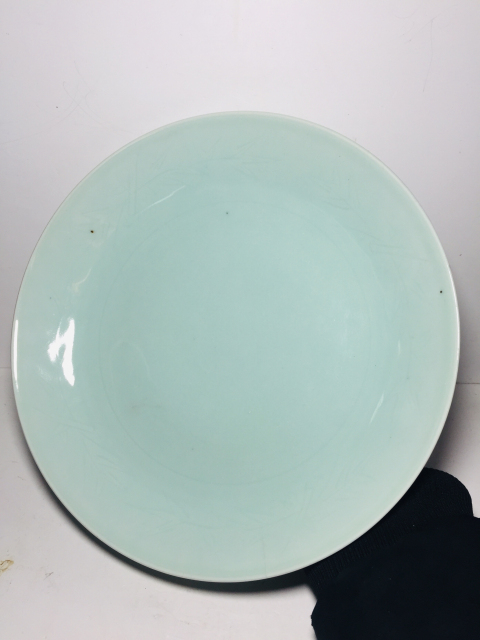 古玩陶瓷粉青釉暗刻竹紋大盤拍賣,當前價格588元