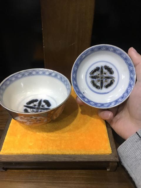 古玩陶瓷（精品蓋碗）清末民初-青花粉彩開窗花卉紋描金蓋碗一對拍賣，當前價格820元