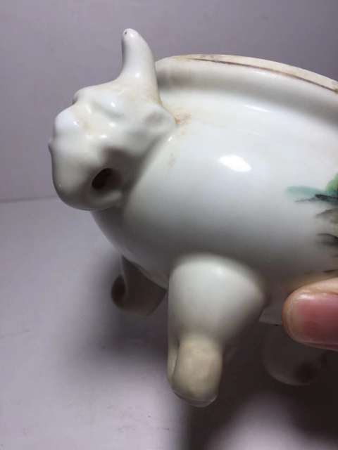 古玩陶瓷民國解放初淺洚彩山水人物白釉獸耳香爐拍賣,當前價格0元