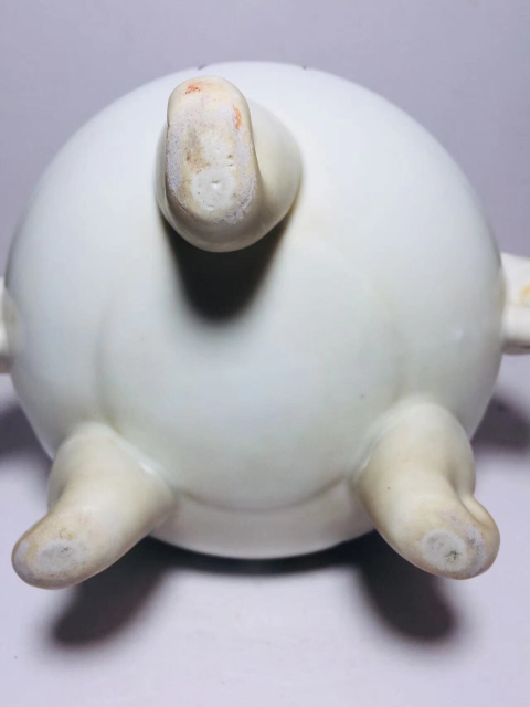 古玩陶瓷民國解放初淺洚彩山水人物白釉獸耳香爐拍賣,當前價格0元