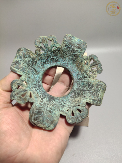 古玩銅器元末明初銅刻花鳳尾形承足拍賣，當(dāng)前價格48000元