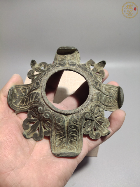 古玩銅器元末明初銅刻花鳳尾形承足拍賣，當(dāng)前價格48000元