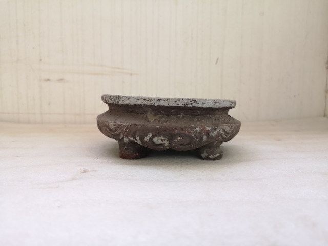 古玩陶瓷刻海水紋四足硯臺拍賣,當前價格680元