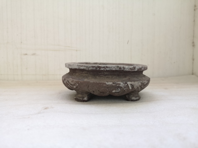 古玩陶瓷刻海水紋四足硯臺拍賣,當前價格680元