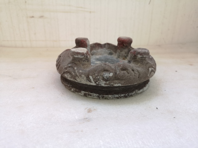 古玩陶瓷刻海水紋四足硯臺拍賣,當前價格680元