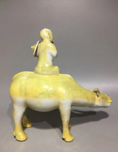 古玩陶瓷清代德化窯金白釉牧童騎牛擺件拍賣,當前價格3888元