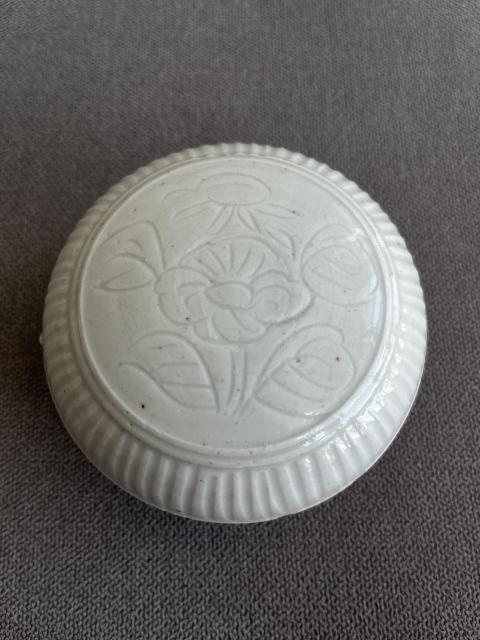 古玩陶瓷白釉蓋盒拍賣,當前價格1500元
