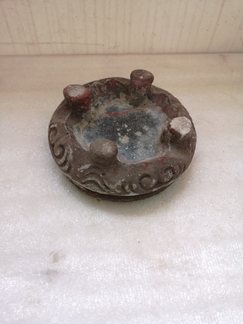 古玩陶瓷刻海水紋四足硯臺拍賣,當前價格680元
