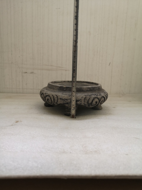 古玩陶瓷清早期四足刻花硯臺拍賣，當(dāng)前價格850元