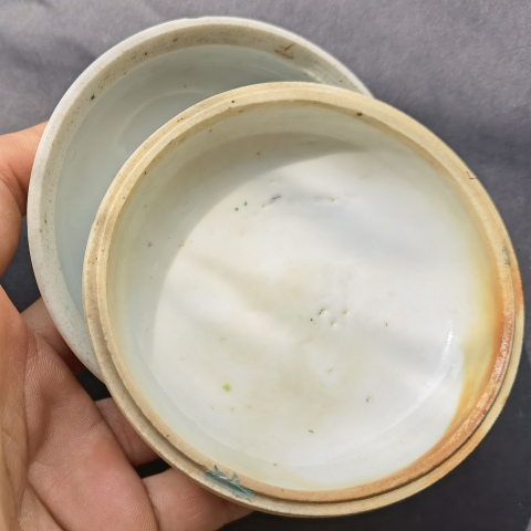 古玩陶瓷清：粉彩人物粉盒拍賣，當前價格3680元