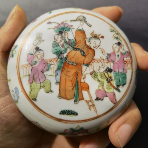 古玩陶瓷清：粉彩人物粉盒拍賣，當前價格3680元